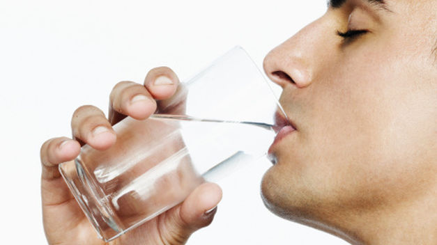 5 manieren om meer water te drinken op je werk